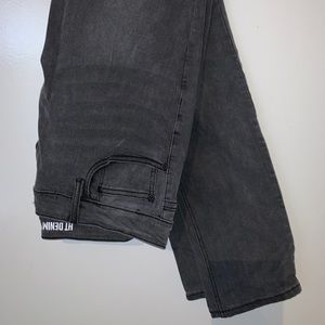 Hot topic men’s black jeans!